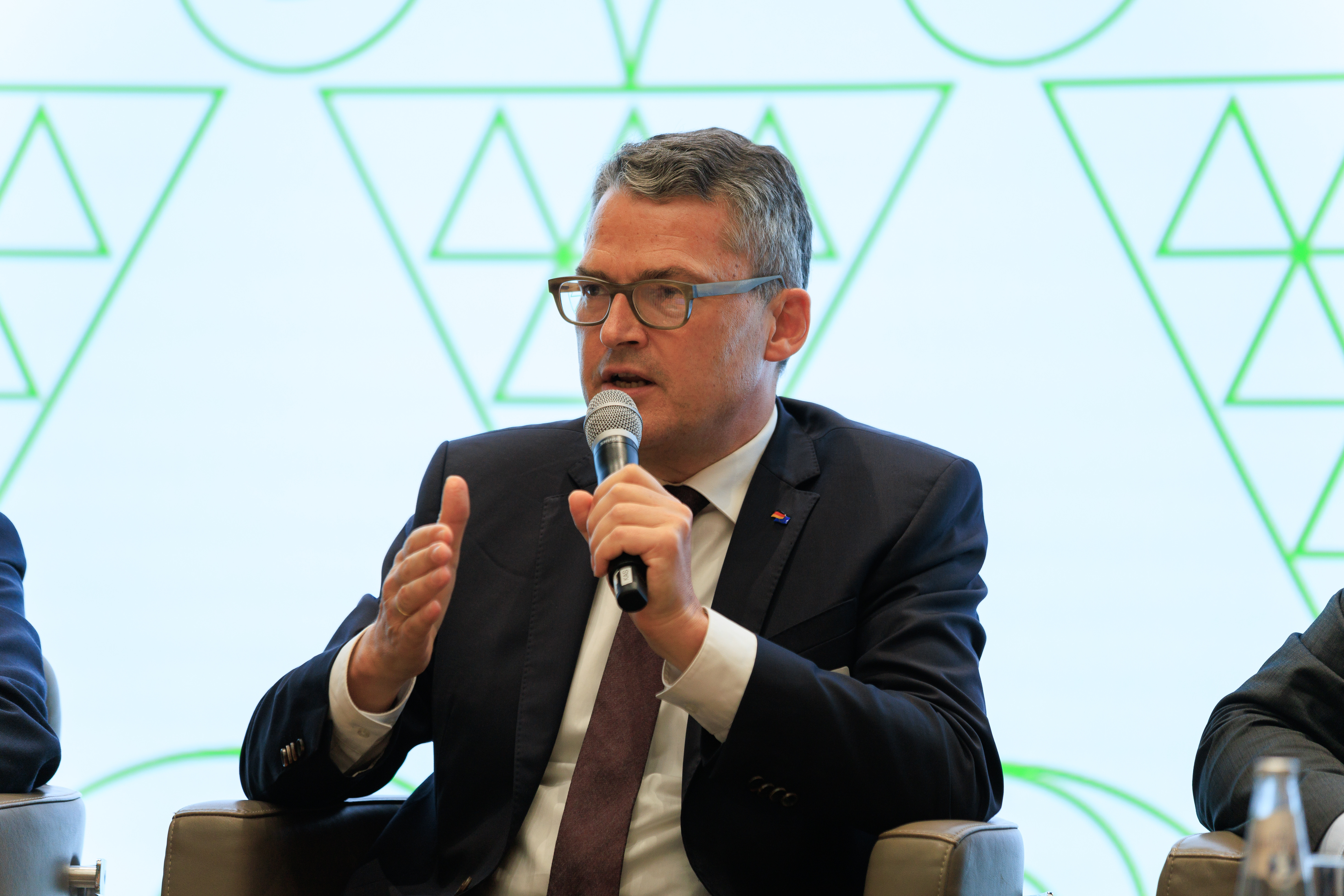 Baxrom Yoqubov va Diananing ozbek porno videolarini onlayn tomosha qiling.